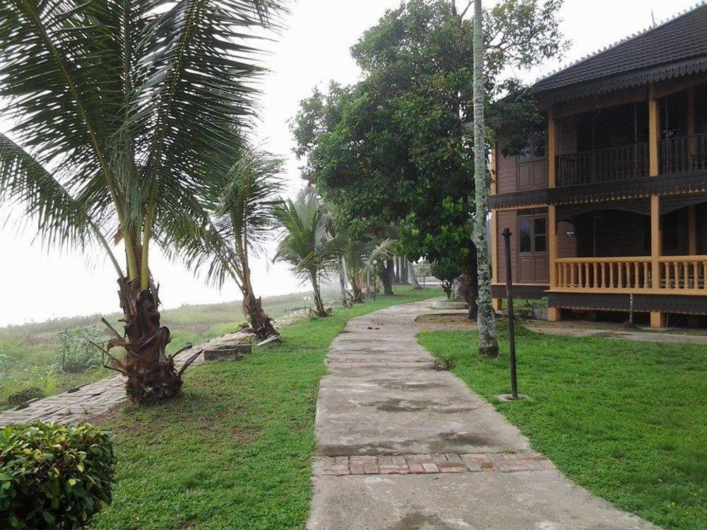 Green Village Pasir Salak Eco River Resort Kampung Gajah  Екстер'єр фото
