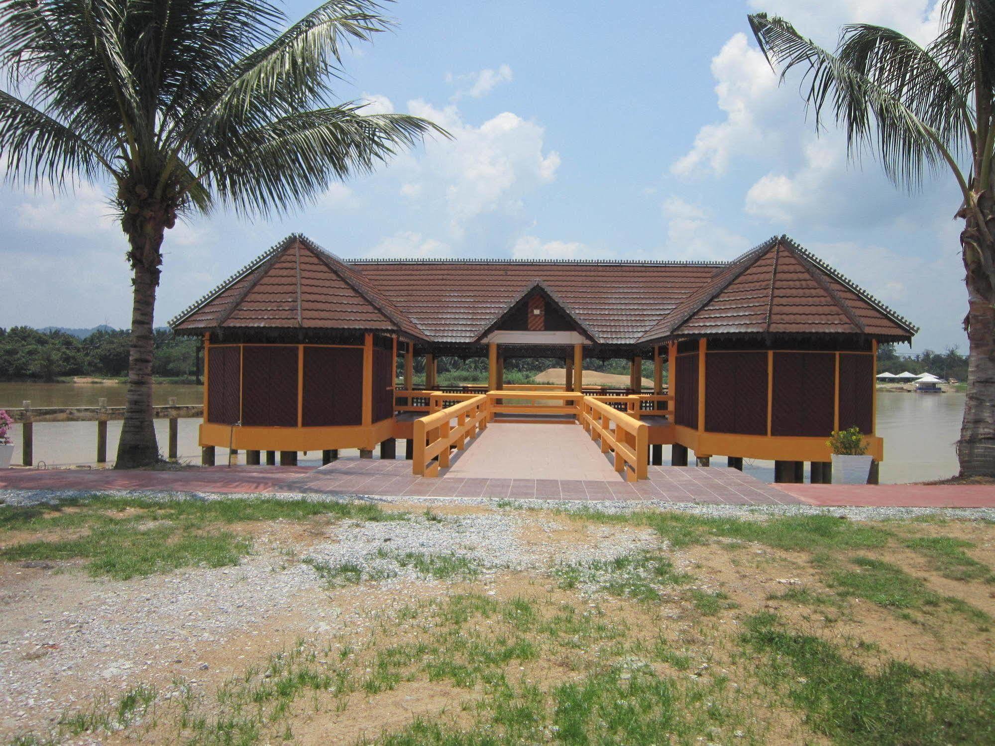Green Village Pasir Salak Eco River Resort Kampung Gajah  Екстер'єр фото