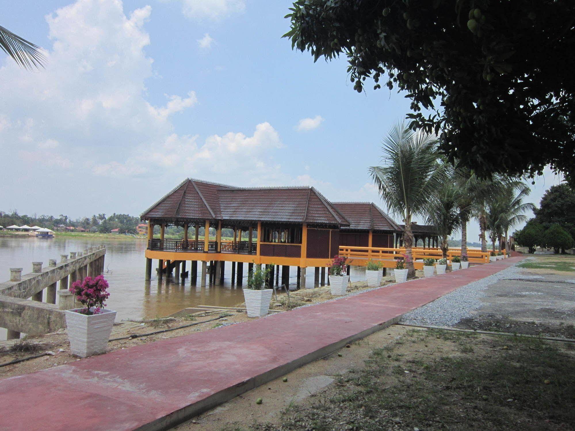Green Village Pasir Salak Eco River Resort Kampung Gajah  Екстер'єр фото
