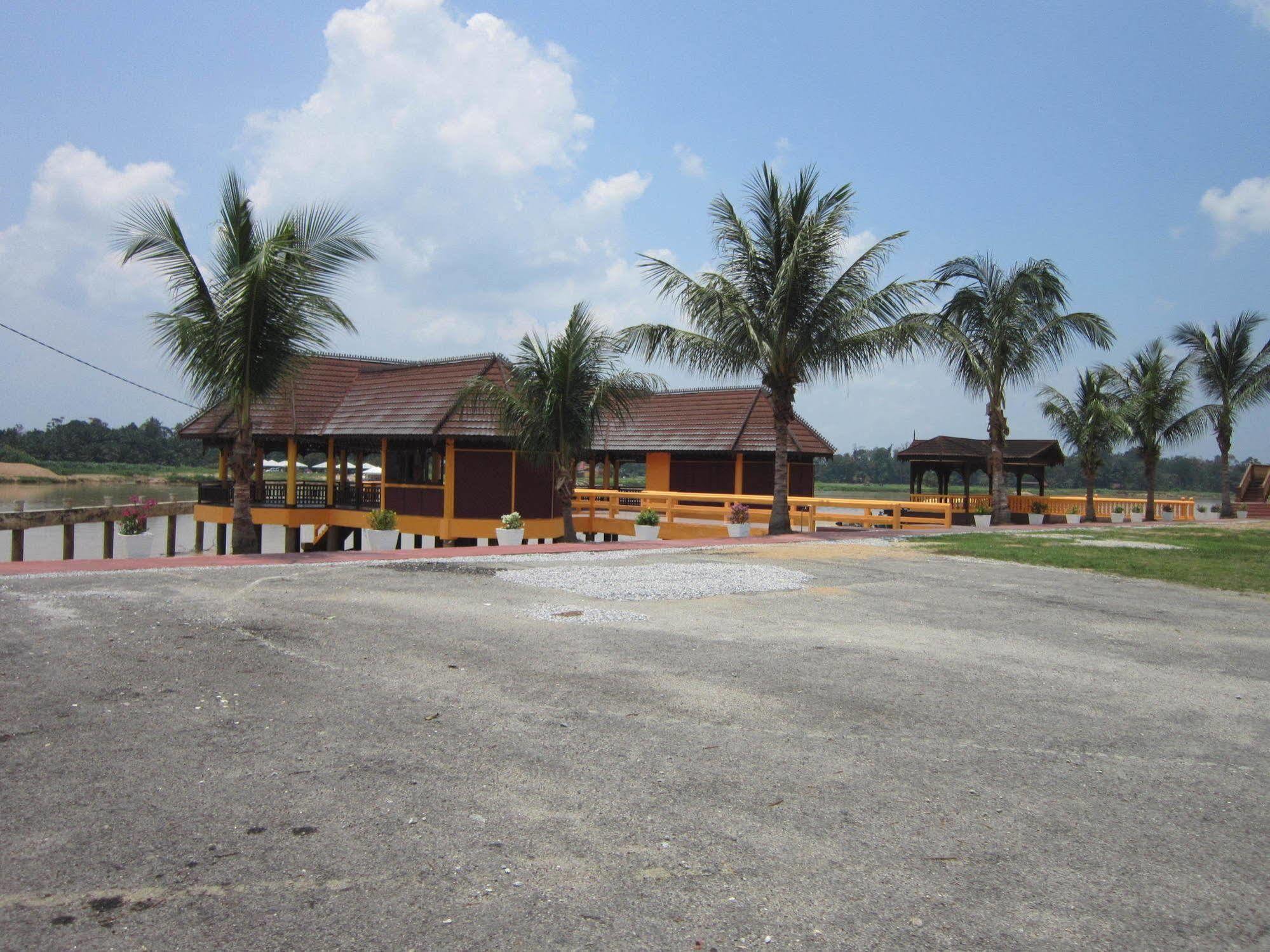 Green Village Pasir Salak Eco River Resort Kampung Gajah  Екстер'єр фото