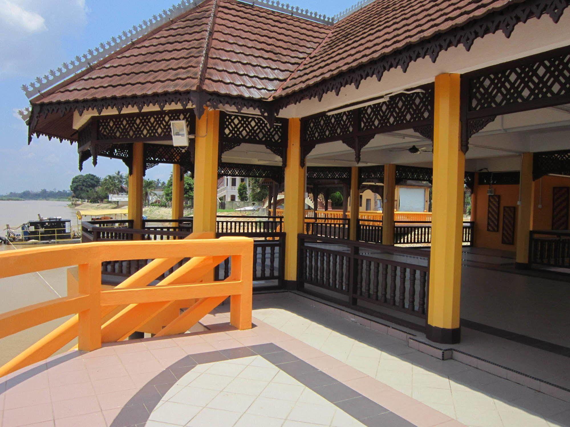 Green Village Pasir Salak Eco River Resort Kampung Gajah  Екстер'єр фото