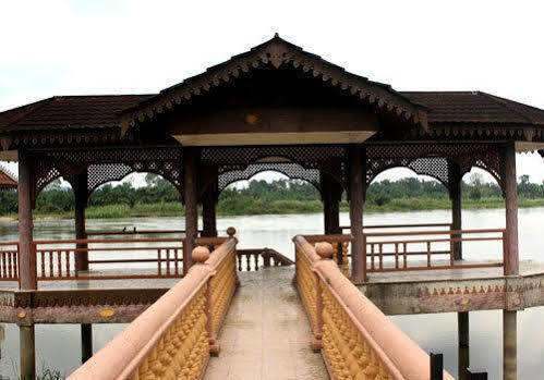 Green Village Pasir Salak Eco River Resort Kampung Gajah  Екстер'єр фото