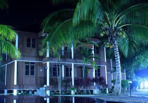 Green Village Pasir Salak Eco River Resort Kampung Gajah  Екстер'єр фото